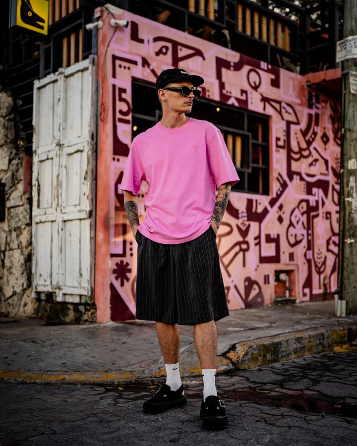 Instagram post by @der_mamo for AMI Paris. Caption reads: [...] 📸

Cap @supremenewyork 
Tee @amiparis....