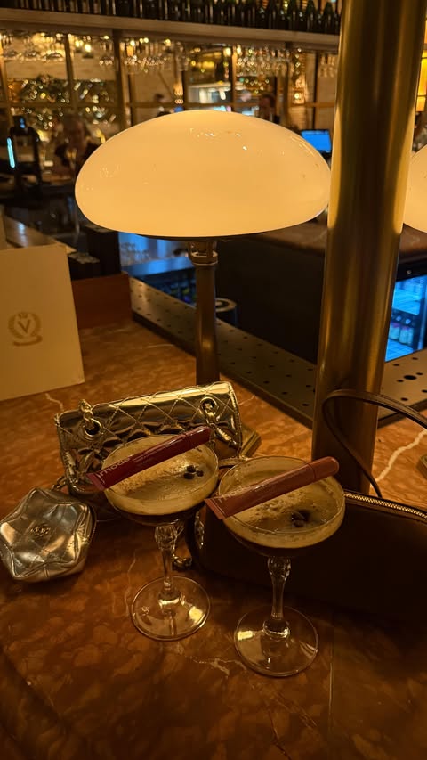 Instagram post by @robyn.weir for Curvy Kate. Caption reads: ready just in time @curvykate 💋🍸💕 ad.