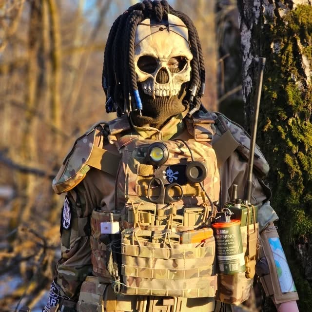Instagram post by @escapefromtarkov for SteelSeries. Caption reads: A quick reminder that together with @steelseries,....