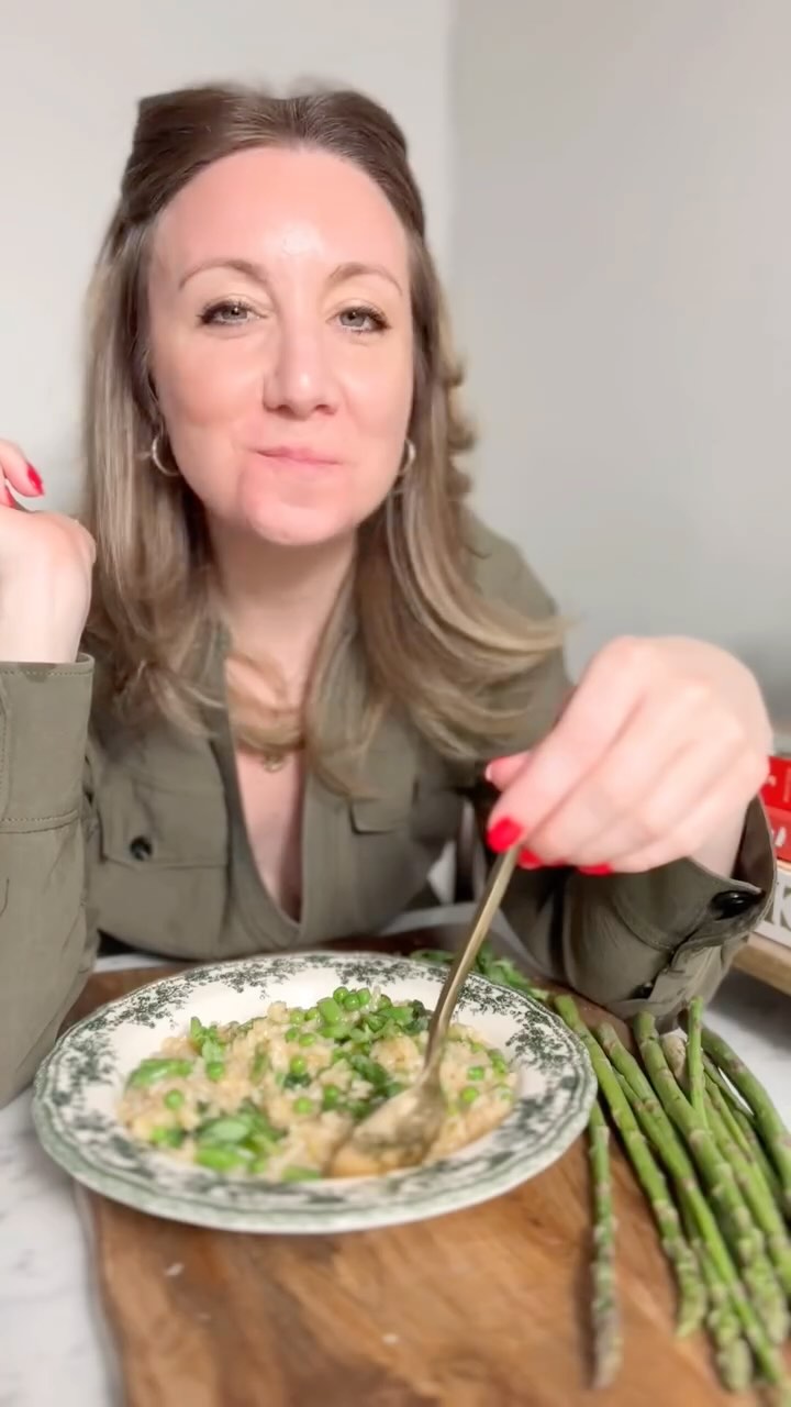 Instagram post by @simply_alessandraa for Brodo. Caption reads: #ad Comment SPRING and I’ll send the recipe for....