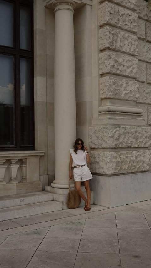 Instagram post by @iam.raffaela for C&A. Caption reads: [...] in all summer long. Wearing head-to-toe @ca....