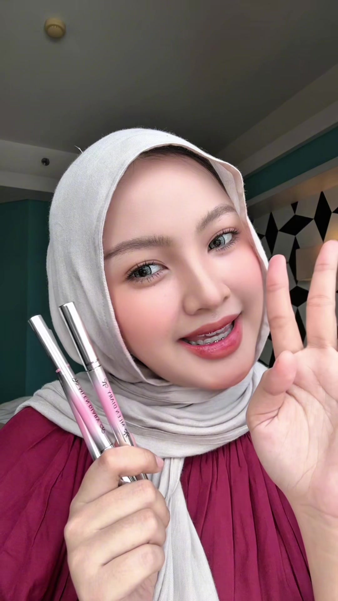 TikTok post by @najwaaafkarina for MlenDiaryID. Caption reads: [...] cocok banget pake Mlen Diary....