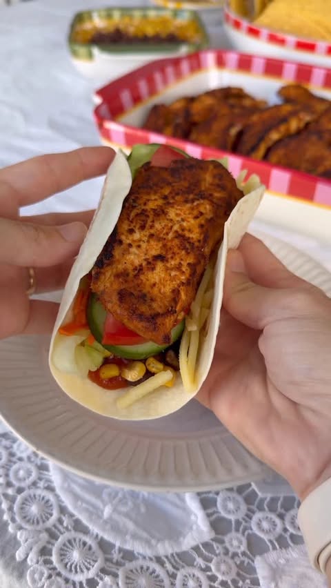 Instagram post by @eisha_eisel for Old El Paso. Caption reads: [...] a bit more exciting 🌮✨ Using the Old El....