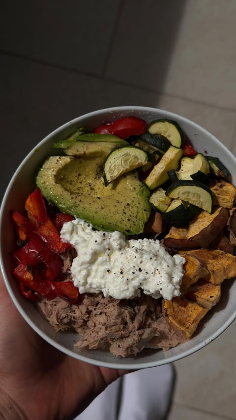 Instagram post by @valentinaathletic for NAKED nutrition. Caption reads: [...] a perfect day for you?✨ I am using....