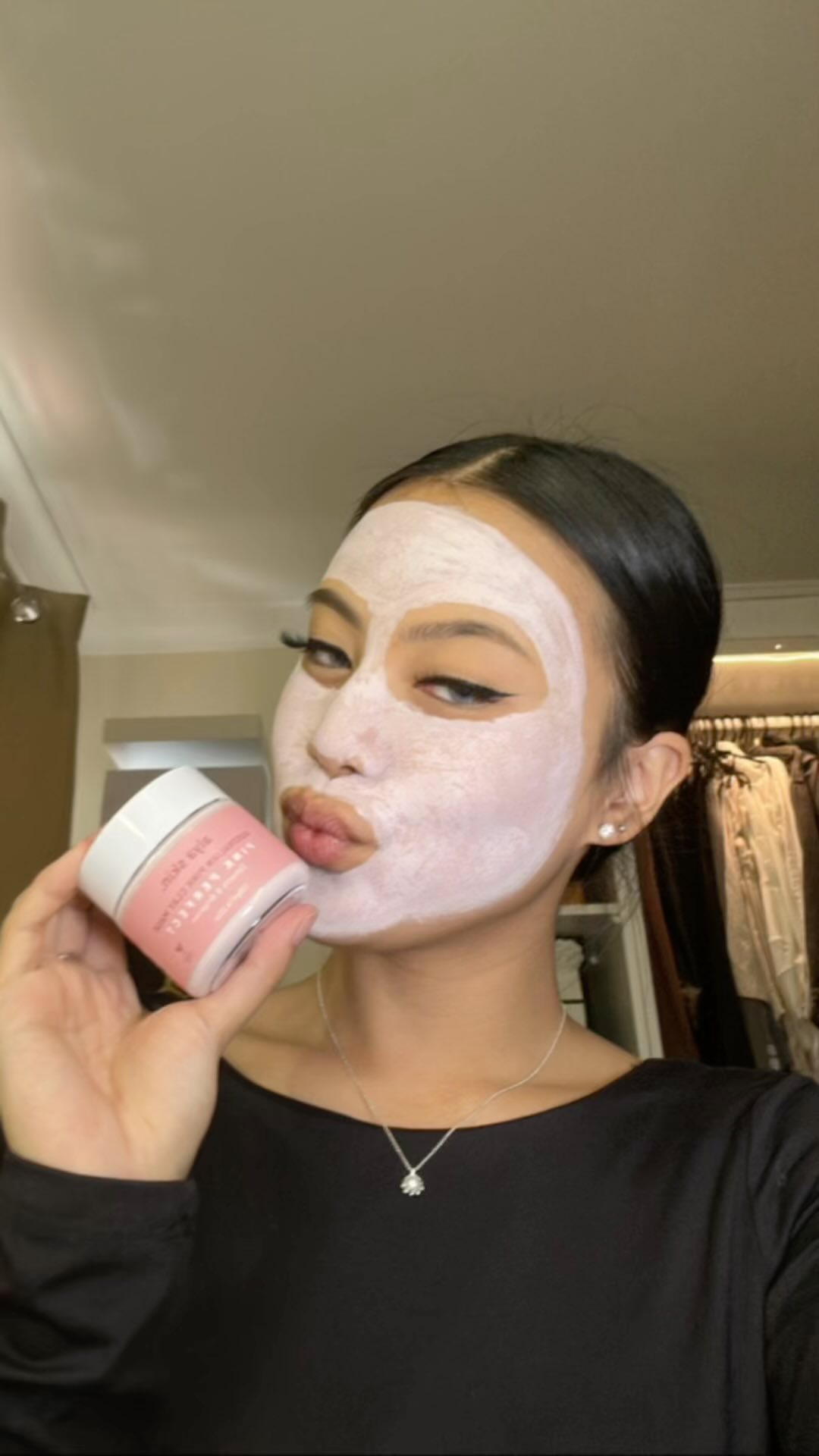 Instagram post by @_jasmincervantes_ for Alya Skin. Caption reads: Always keeping my skin in check with @alyaskinaus....