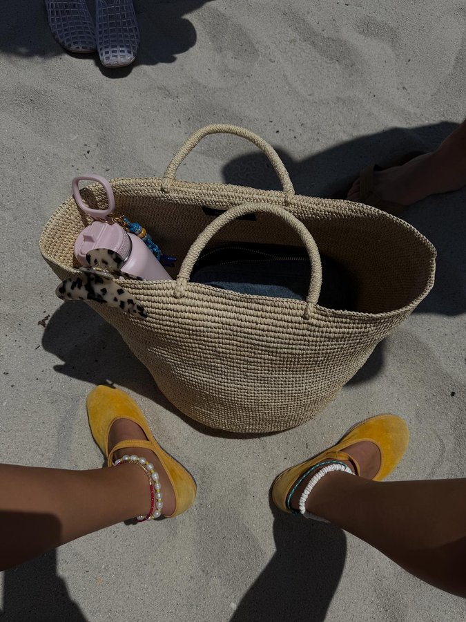 Instagram post by @chelseaparke for The Hair Edit. Caption reads: AUG🤍🤍🤍
 

@thehairedit #thehaireditpartner.