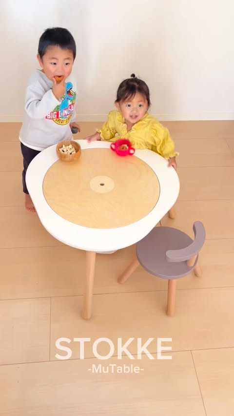 Instagram post by @yy0980 for Stokke. Caption reads: STOKKE -Mutable-  @stokkejapan [...].