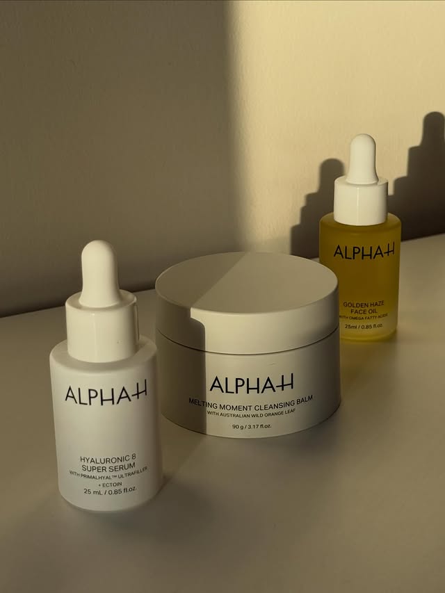 Instagram post by @dreammerin for ALPHA-H. Caption reads: [...] to calm, strengthen and nourish Pr gift....