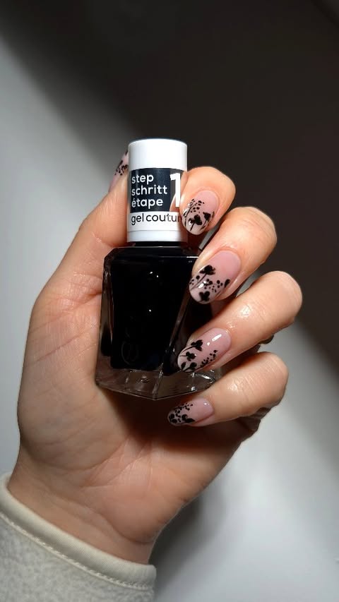 Instagram post by @rebekahxpritchard for essie. Caption reads: [...] this Valentine's Day 💕💘 Using gel by....