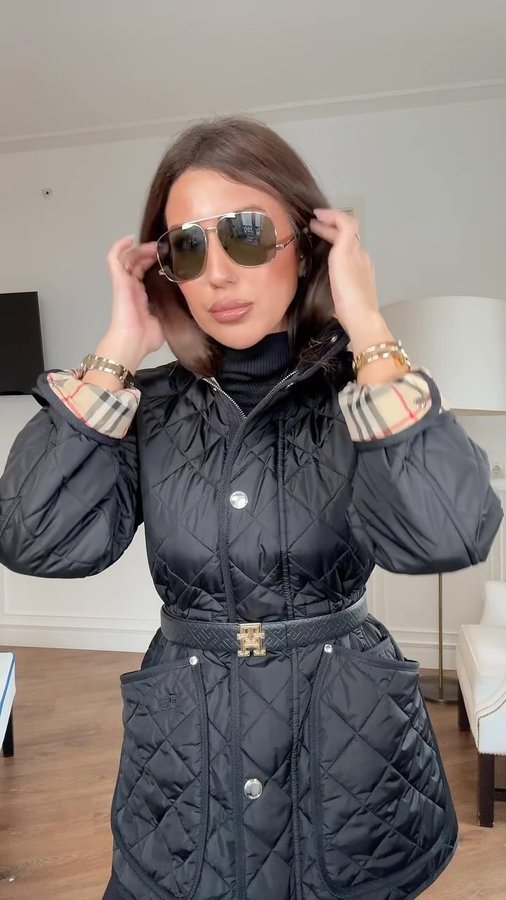 Instagram post by an influencer for Burberry. Caption reads: Lizbon’da 3. Gün ✨ #winteroutfits reklam.