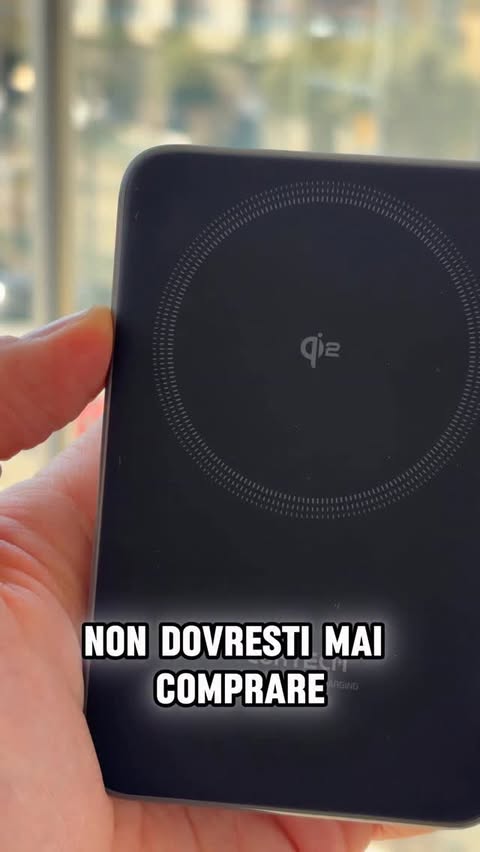 Instagram post by @gaetanoabatemarco for CUKTECH. Caption reads: ADV | Il power bank qi2 con stand di....