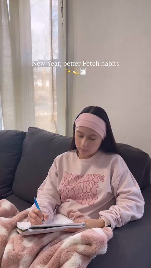 Instagram post by @couponingwithvane for Fetch. Caption reads: Leaving my toxic Fetch habits in 2025 ✌🏽
New....