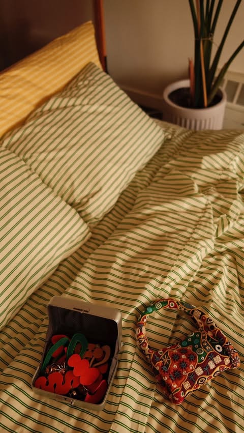Instagram post by @alannanicolex for Brooklinen. Caption reads: best in bed with @brooklinen — because a....