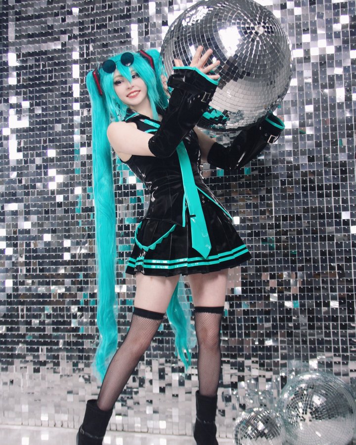 Instagram post by @colourete for RoleCosplay. Caption reads: [...] 
Edits by me
Miku cosplay is from....