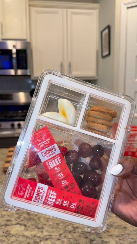 Instagram post by @princessdimccrearyy for Chomps. Caption reads: Meal prepping made easy w/ @chomps #chompspartner.