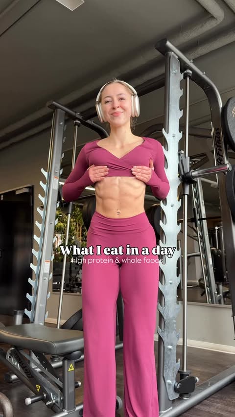 Instagram post by @cara_fitness for Yeoreo. Caption reads: [...] Fit is from @yeoreo_official Code CARA for....