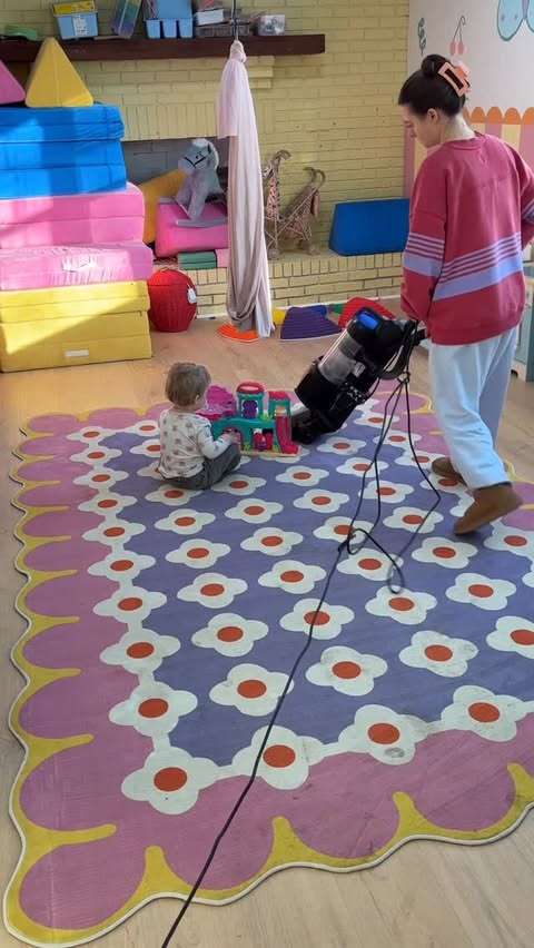 Instagram post by @izzyy.owenss for BISSELL. Caption reads: [...] messy, cleaning doesn’t have to be.....