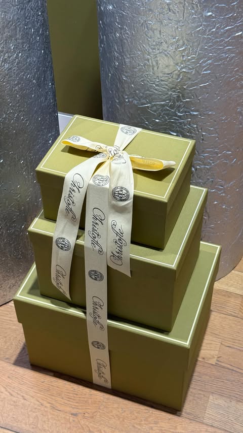 Instagram post by @elodiepulici for Galeries Lafayette. Caption reads: [...] Christmas gifts & table ideas at....