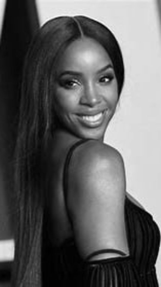 Instagram post by @hustlingmindset_ for Beautycon. Caption reads: When You Cross Her, You Never Existed: A Powerful....