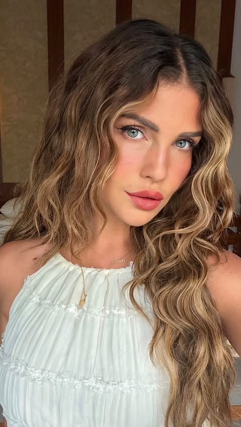 Instagram post by an influencer for L'Oréal Paris. Caption reads: [Anzeige] Soft blur, bold mood 💋 The new Color....