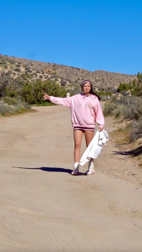 Instagram post by @carolinericke for Treehut. Caption reads: [...] when you only care about yourself @treehut....