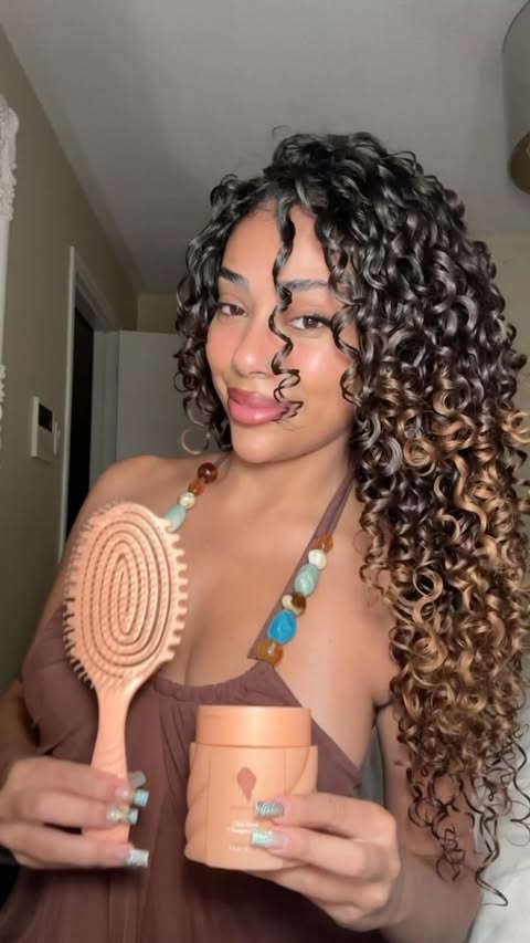 Instagram post by @emily.demian for Bounce Curl. Caption reads: Moisture + hold without the compromise @bouncecurl....