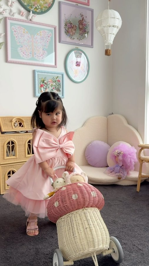 Instagram post by @thecvetkovskis for Olli Ella. Caption reads: ✨ She is mighty sassy 💁🏻‍♀️, no more no less,....