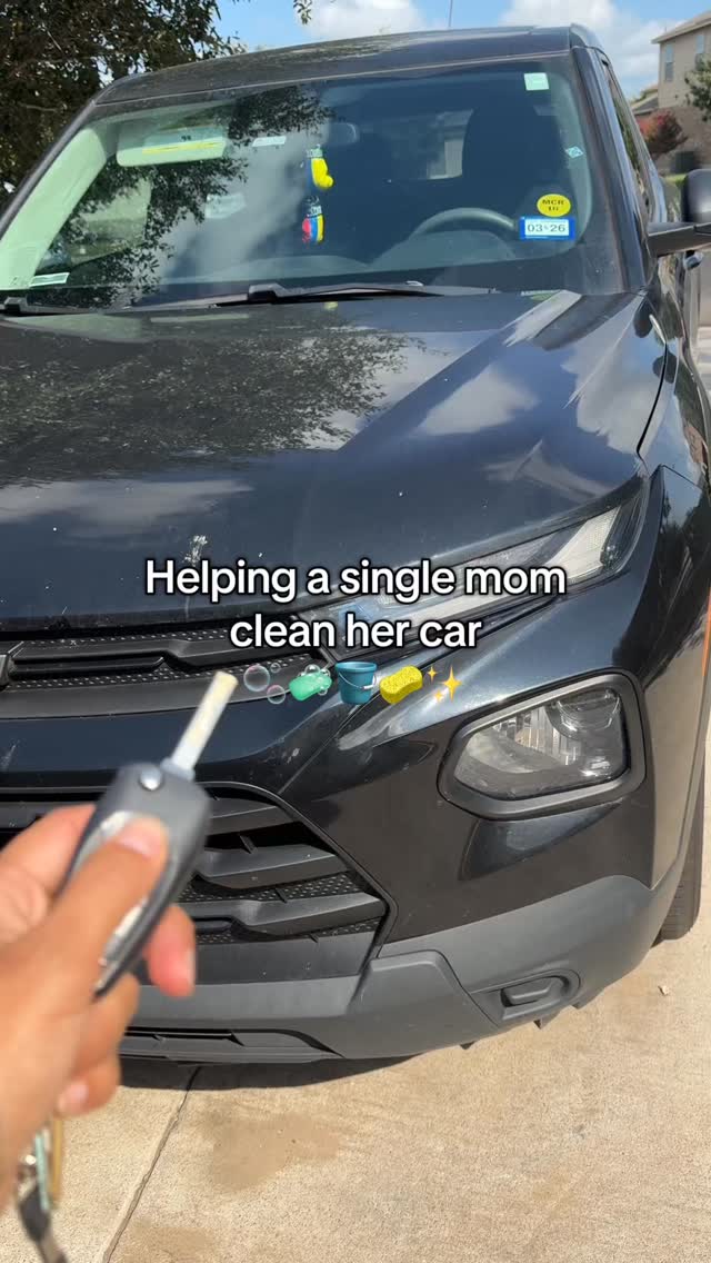 Instagram post by @jesenia.atx for Chemical Guys. Caption reads: [...] #clean #limpieza #cleaningcar #chemicalguys....