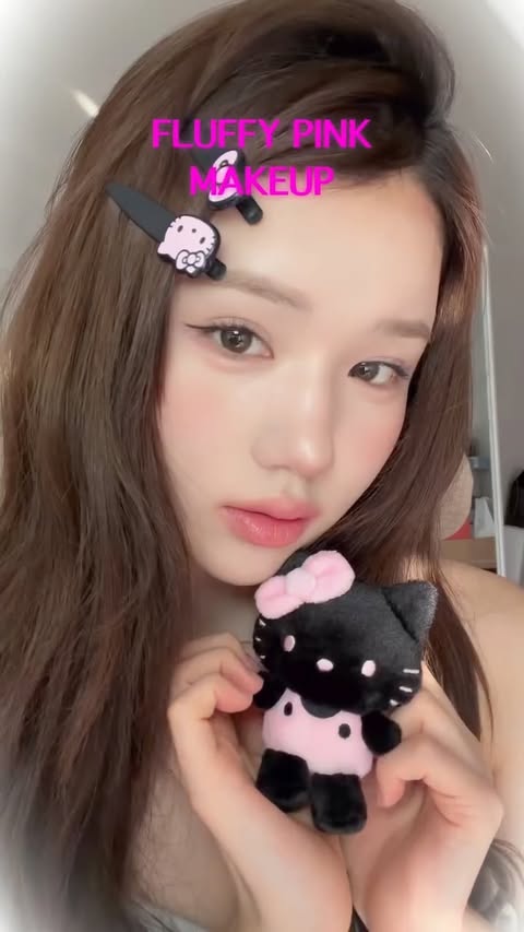 Instagram post by @yrui.rm for WAKEMAKE. Caption reads: [...] pink 윰깅이들이 골라줘 ~🎀 광고💘 @wakemake_official....