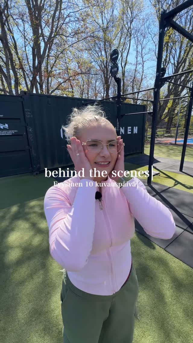 Instagram post by @pinkkupinsku for Huawei Mobile France. Caption reads: Mainos: @huaweimobilefi
Mun Youtube -kanavalle....