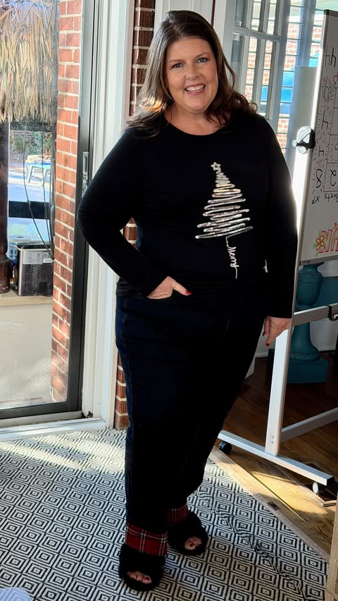 Instagram post by @pots_pans_priscilla for BloomChic. Caption reads: Where are we shopping for Black Friday deals? I....