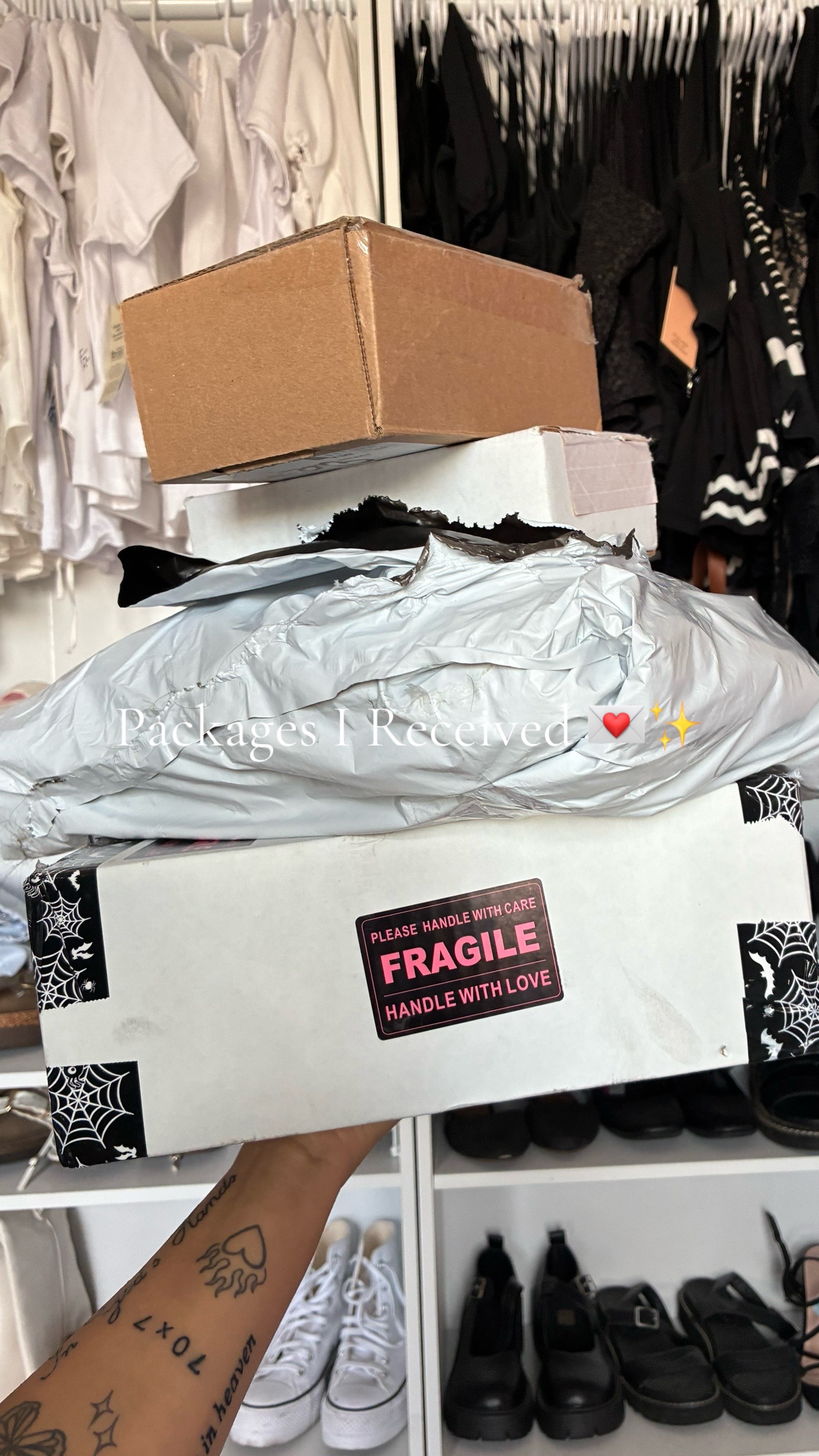 TikTok post by @dailydoseofv_ for Dooreshair. Caption reads: [...] Babe Cosmetics @Momo's Workshop....