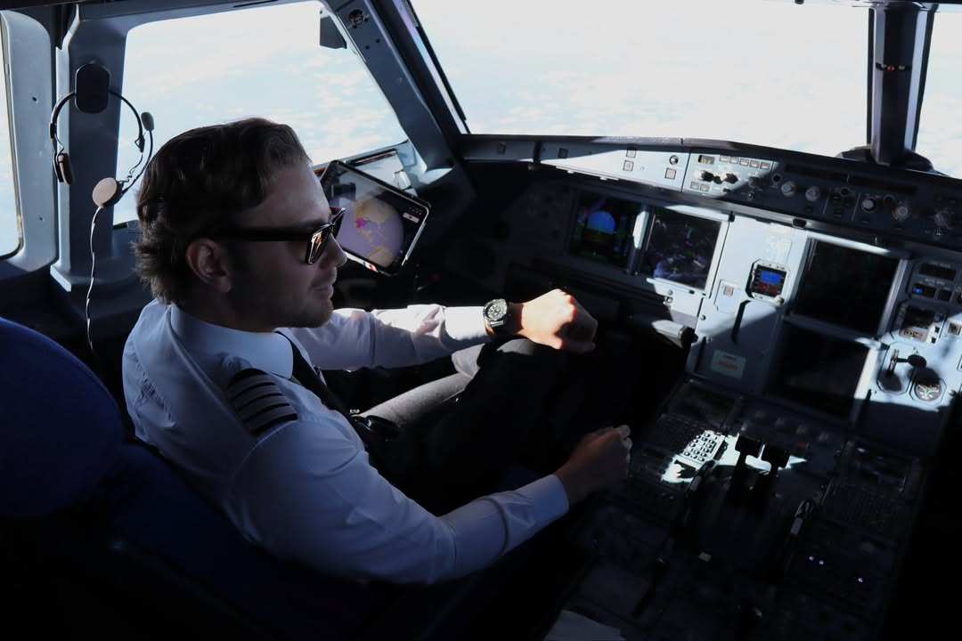 Instagram post by @arturosau for Victorinox. Caption reads: Time, Under Control. @victorinoxmx 
#myvictorinox.