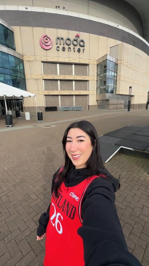 Instagram post by @michelevenlee for Chime. Caption reads: [...] a jersey?! 👀 ⠀⠀⠀⠀⠀⠀⠀⠀⠀ Big thanks to @chime....