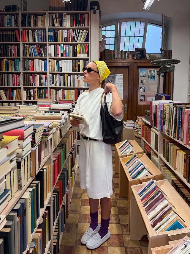 Instagram post by @lara_bsmnn for Tod's. Caption reads: Anzeige @tods loafers all summer long.
