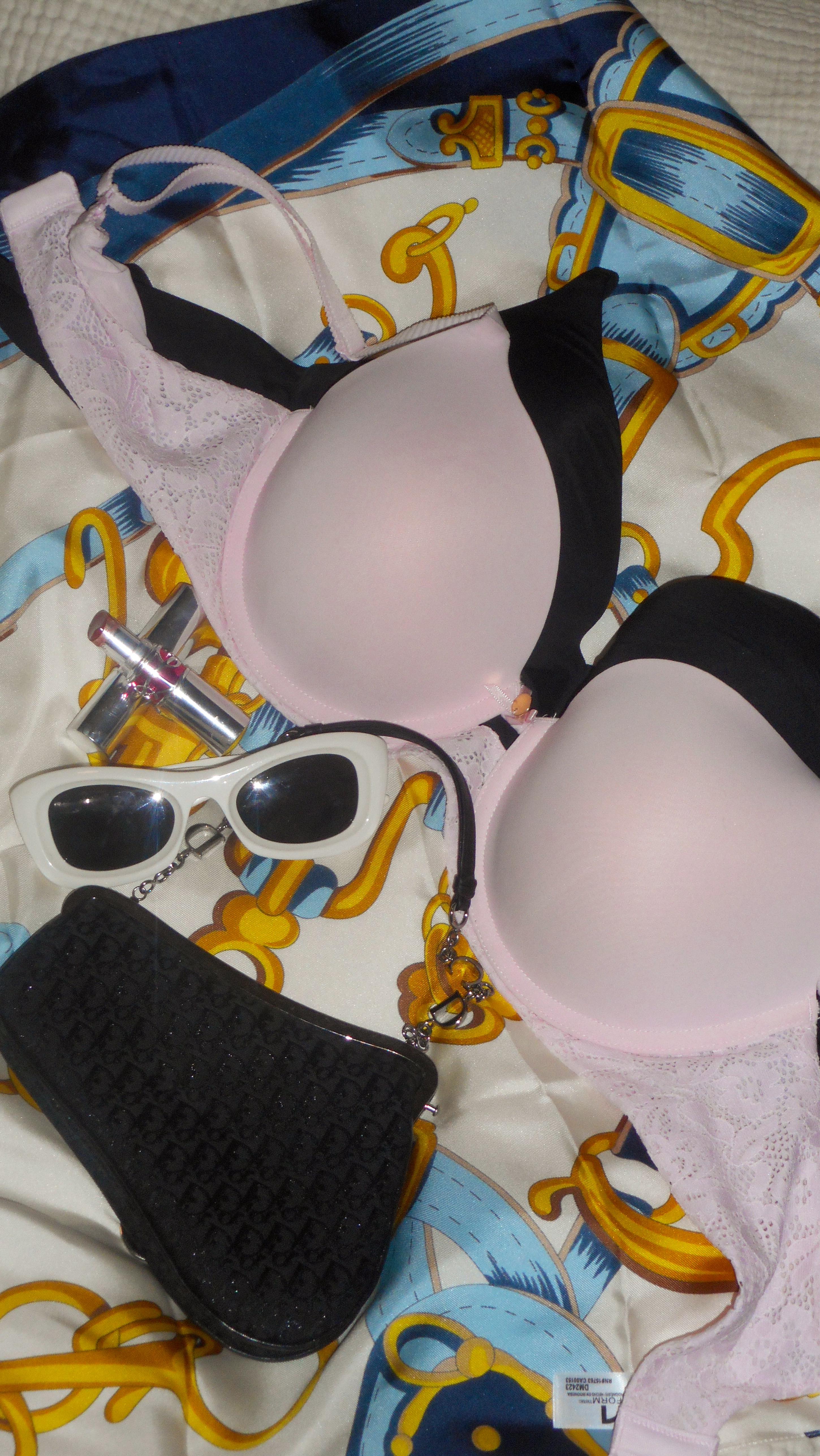 Instagram post by @sarahbelleelizabeth for Maidenform. Caption reads: [...] the fit, which is why I love the @maidenform....