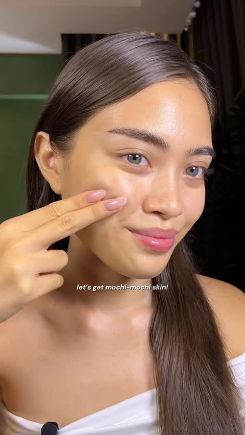 Instagram post by @biancaferrox for Hada Labo Singapore. Caption reads: Let’s get that mochi-mochi glow ✨🤍 If you want....