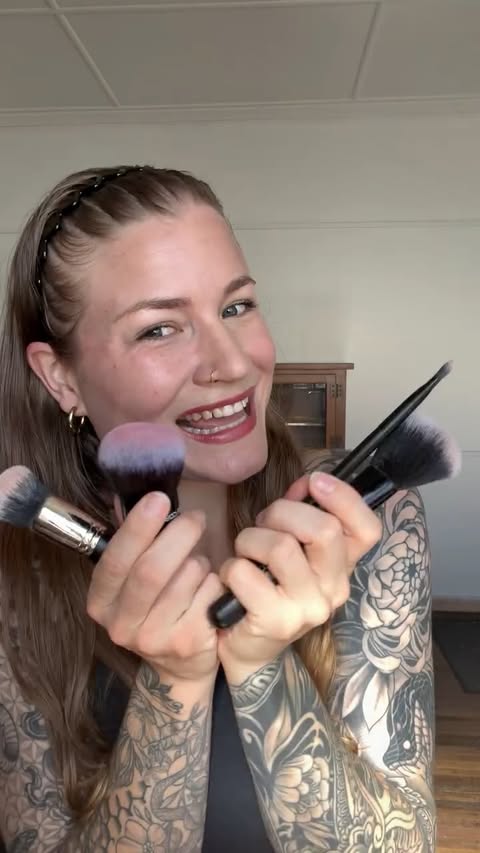 Instagram post by @hana_elise19 for Be Coyote. Caption reads: [...] the brushes are UNREAL 😍

Don’t miss....