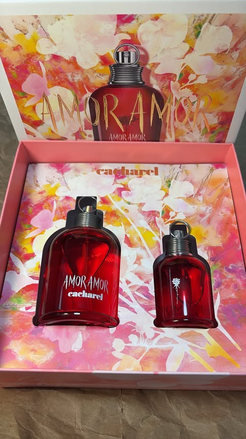 Instagram post by @_andrybeauty_ for Cacharel Parfums. Caption reads: @cacharelparfums 🌹❤️💌🫶 #amoramorxlorealistar....
