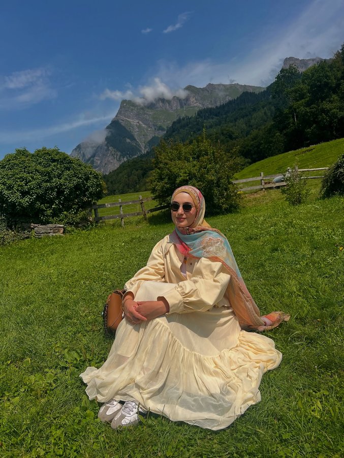 Instagram post by @ebrusonardagli for Poleneparis. Caption reads: İsviçre’de en çok gitmek istediğim yerlerden
....