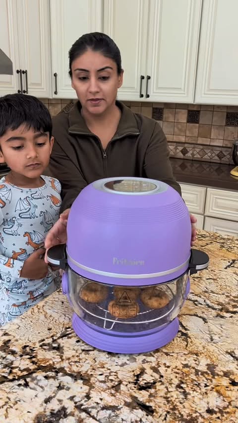 Instagram post by @world_of_erish for Fritaire. Caption reads: Shopping for friends and family during the holiday....