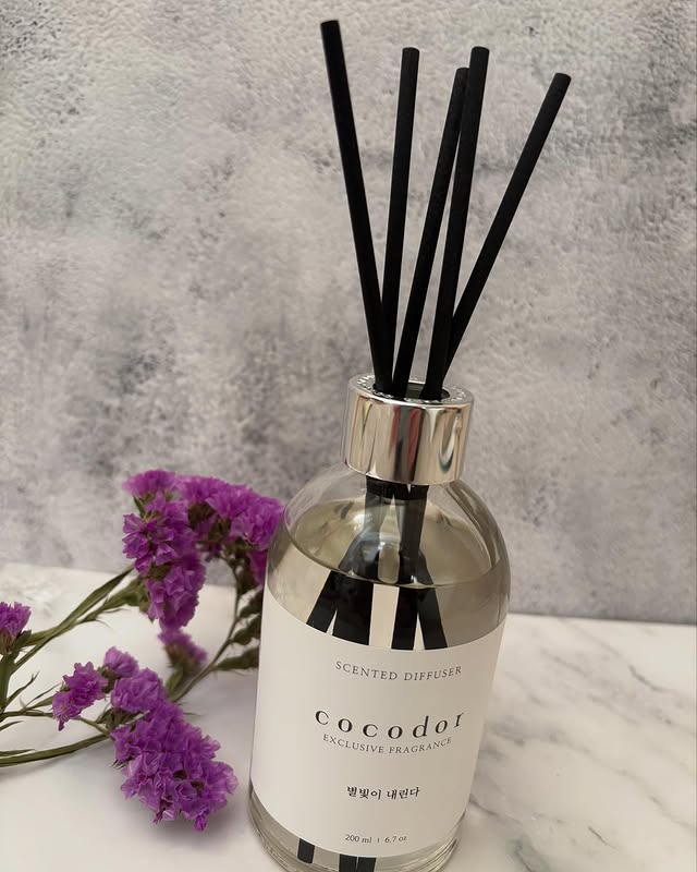Instagram post by @__izumi__seokjin for Cocodor. Caption reads: 《COCODOR（ココドール ）》リードディフューザー(White) ［200ml］ [...].