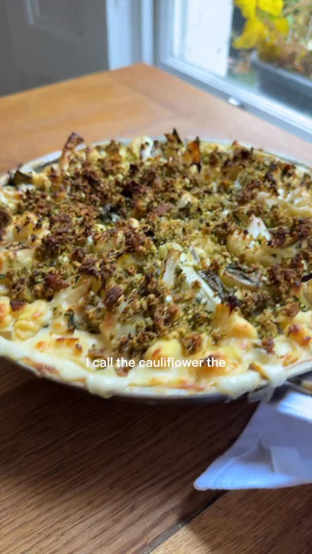 Instagram post by @georgieeats for HexClad. Caption reads: My book is a £10 on Amazon right now! Perfect....