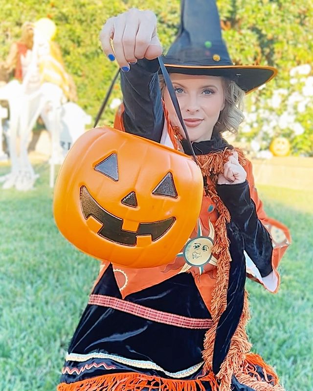 Instagram post by @thepumpkin_queen for FUN.com. Caption reads: “I’m really into witches” 🐈‍⬛🎃🌙 • • This is the....