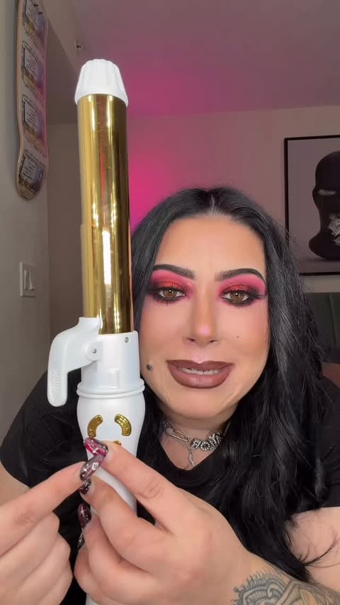 Instagram post by @taggedbeautyy for FoxyBae Hair. Caption reads: It’s the start of @foxybaehair Holibae sale! Use....