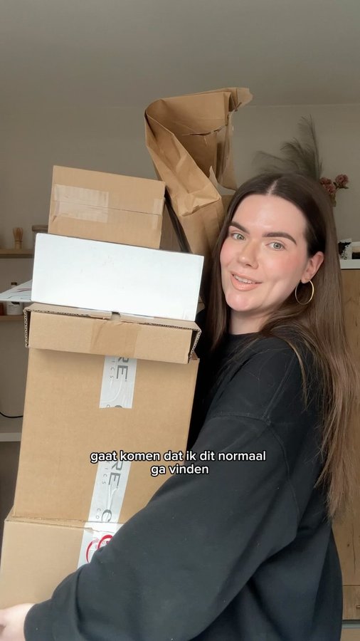 Instagram post by @veraurru for Clay And Glow. Caption reads: Dit is toch niet normaaaal jongens ik heb elke....