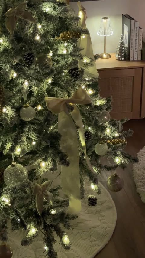 Instagram post by @sharadacrann for Cozey. Caption reads: my cozey little christmas ✨🤍🌲
#CozeyPartner #ad....