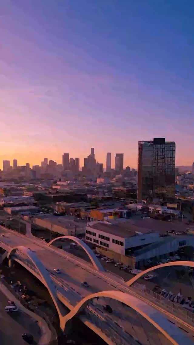 Instagram post by @rosacuhh for Discover Los Angeles. Caption reads: 📸: @rosacuhh LA sunsets 🌅 #discoverLA #WeLoveLA.