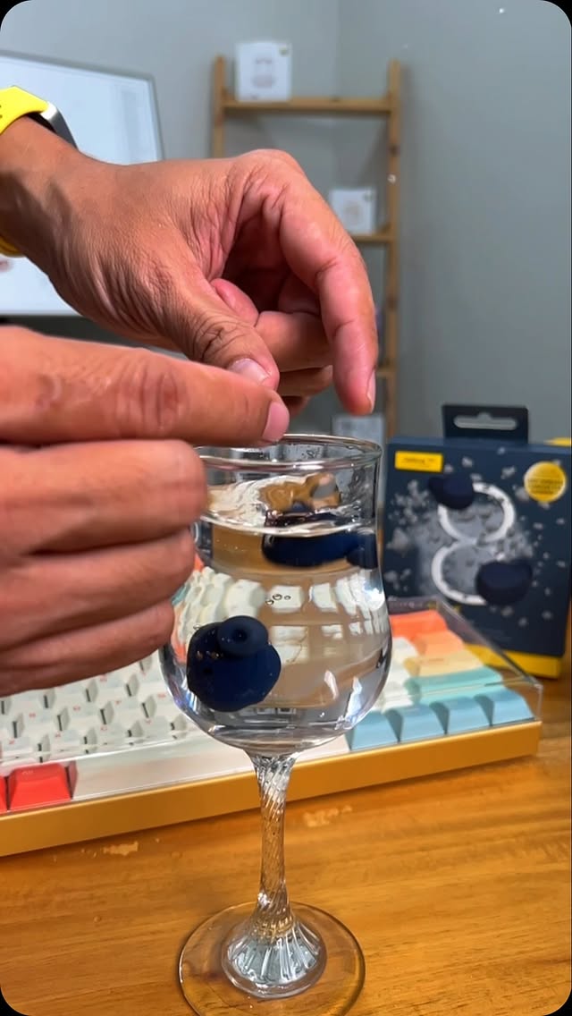 Instagram post by @glennsinfoniamusic for Jabra. Caption reads: 👐🏽 Temen gw ceroboh, jadi gw rekomen JABRA Elite....