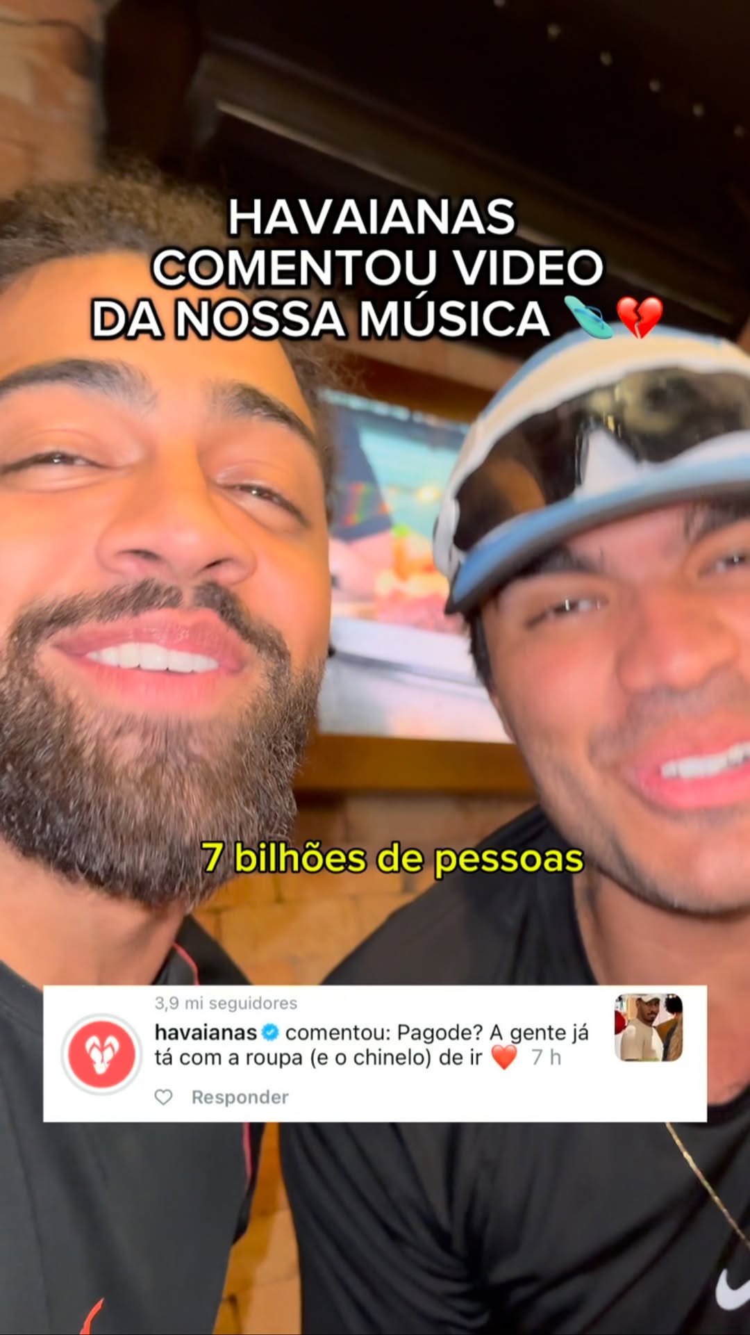 Instagram post by @somdefaculdade for Havaianas. Caption reads: @havaianas TODO MUNDO USA 😭💔💔💔.